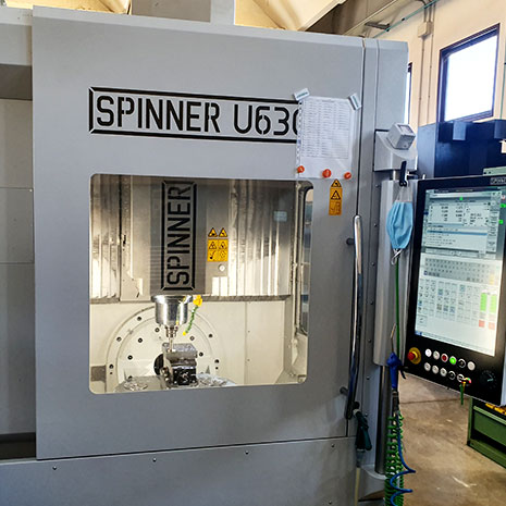 Centro di Lavoro 5 Assi Spinner U630 utilizzata da Officina Metalmeccanica RB