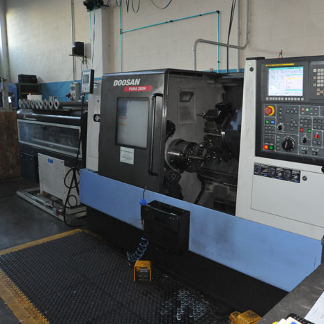 Centro di Lavoro Doosan PUMA 280M utilizzato da officina Metalmeccanica RB